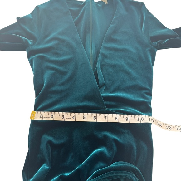 Lurelly Parisienne Velvet Floor Length Gown with Slit‎ Long Sleeve Formal Size 2 - Picture 15 of 16